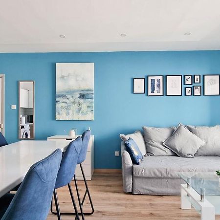 Modern Retreat: 2Br Stylish Apt With Comfy Rooms! Smart Tv With 200Mbps Internet Larnaca Buitenkant foto