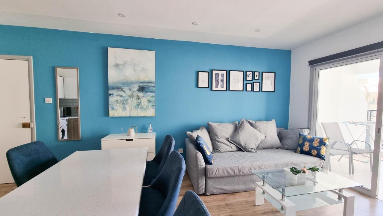 Modern Retreat: 2Br Stylish Apt With Comfy Rooms! Smart Tv With 200Mbps Internet Larnaca Buitenkant foto